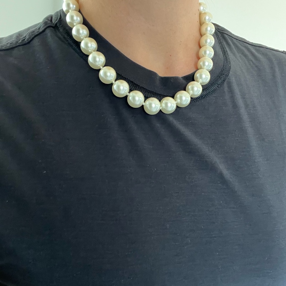 Chunky Faux Pearl Necklace - Picture 2 of 2